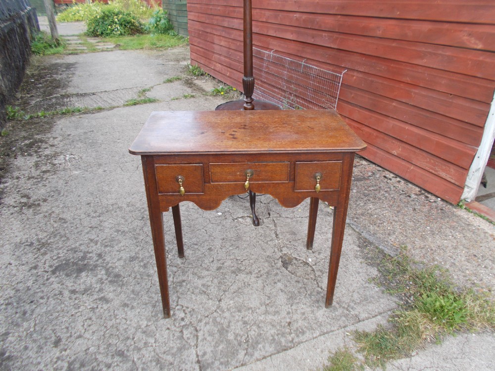 Late Georgian oak 3 drawer lowboy