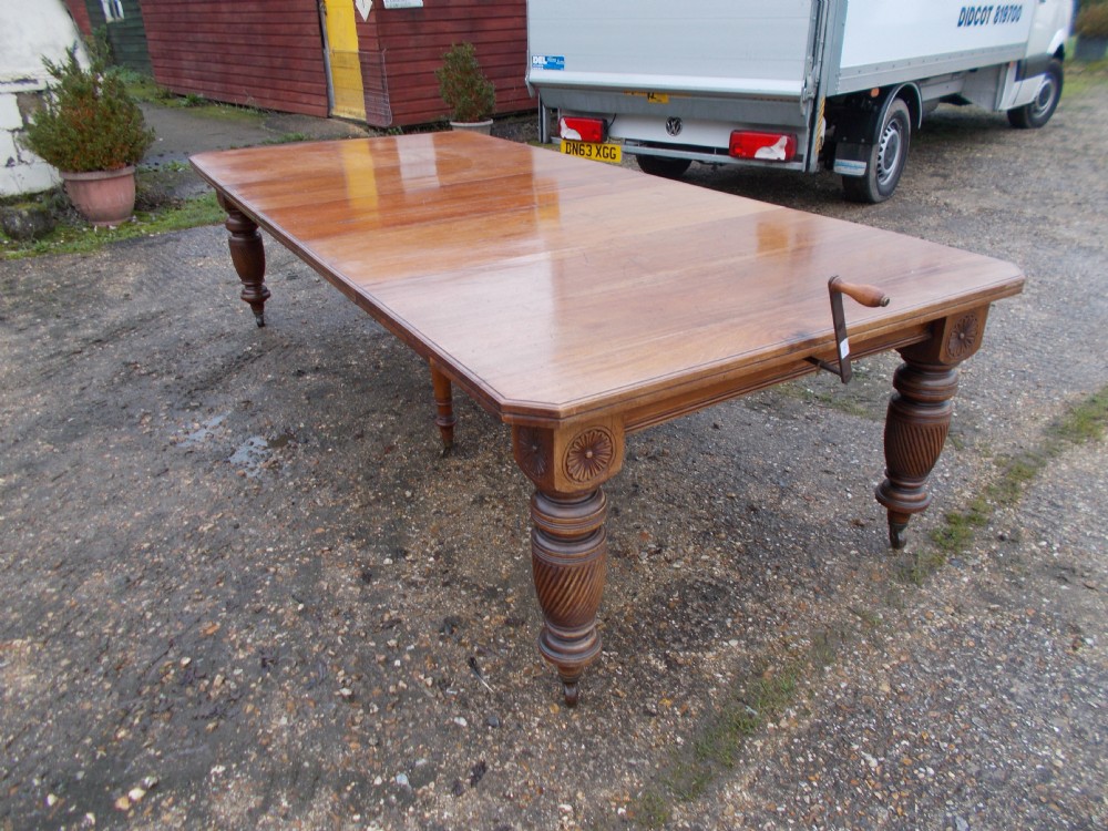 Large Late Victorian walnut extending dining table