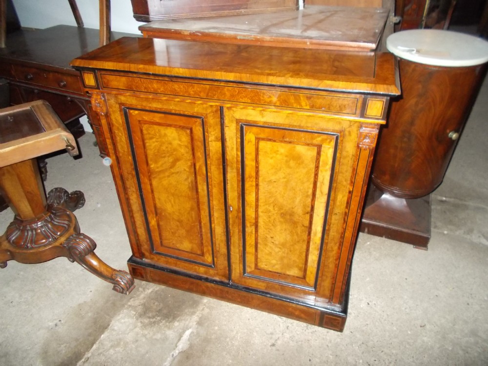 Victorian walnut 2 door side cabinet
