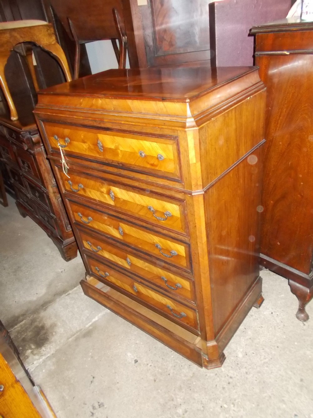  Chest of drawers