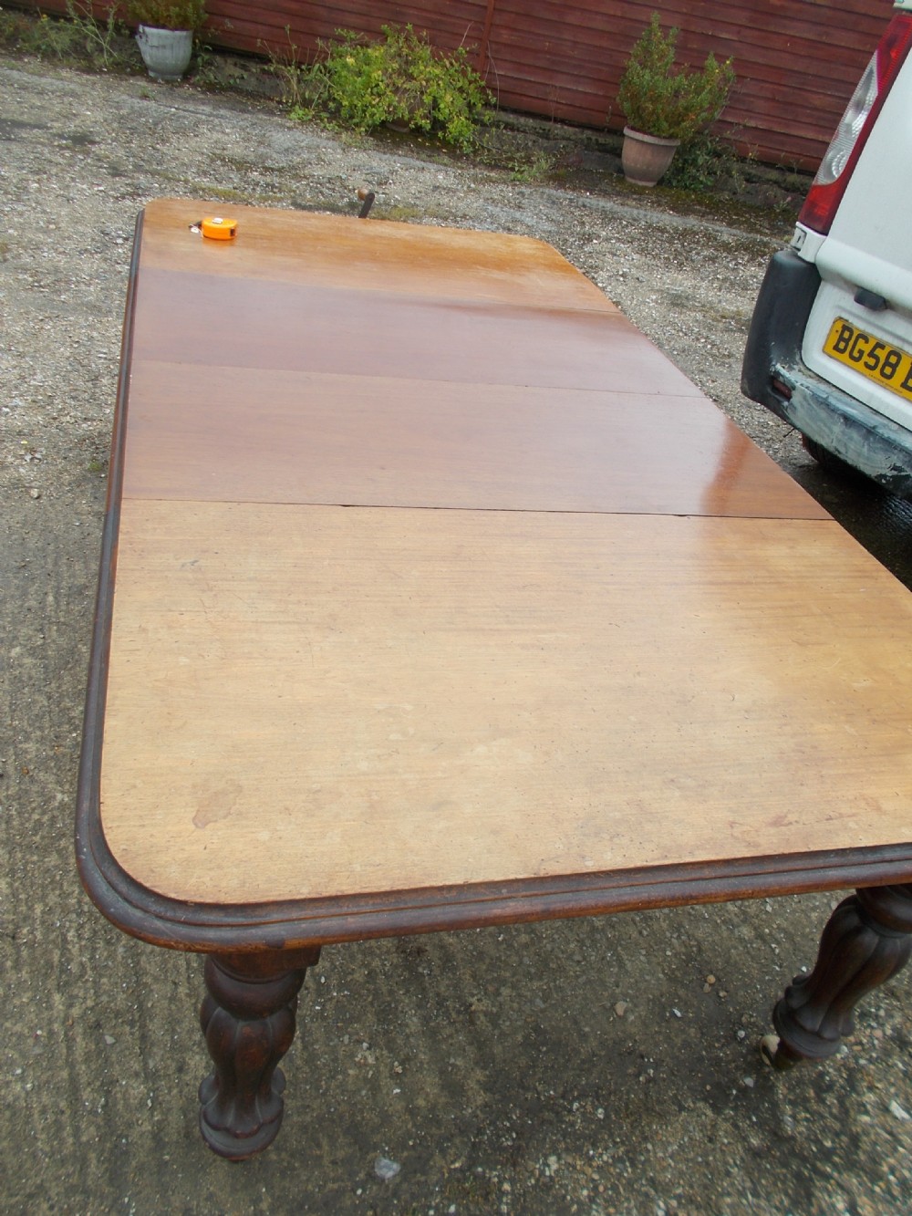 Mid-19th century mahogany 2 leaf extending dining table