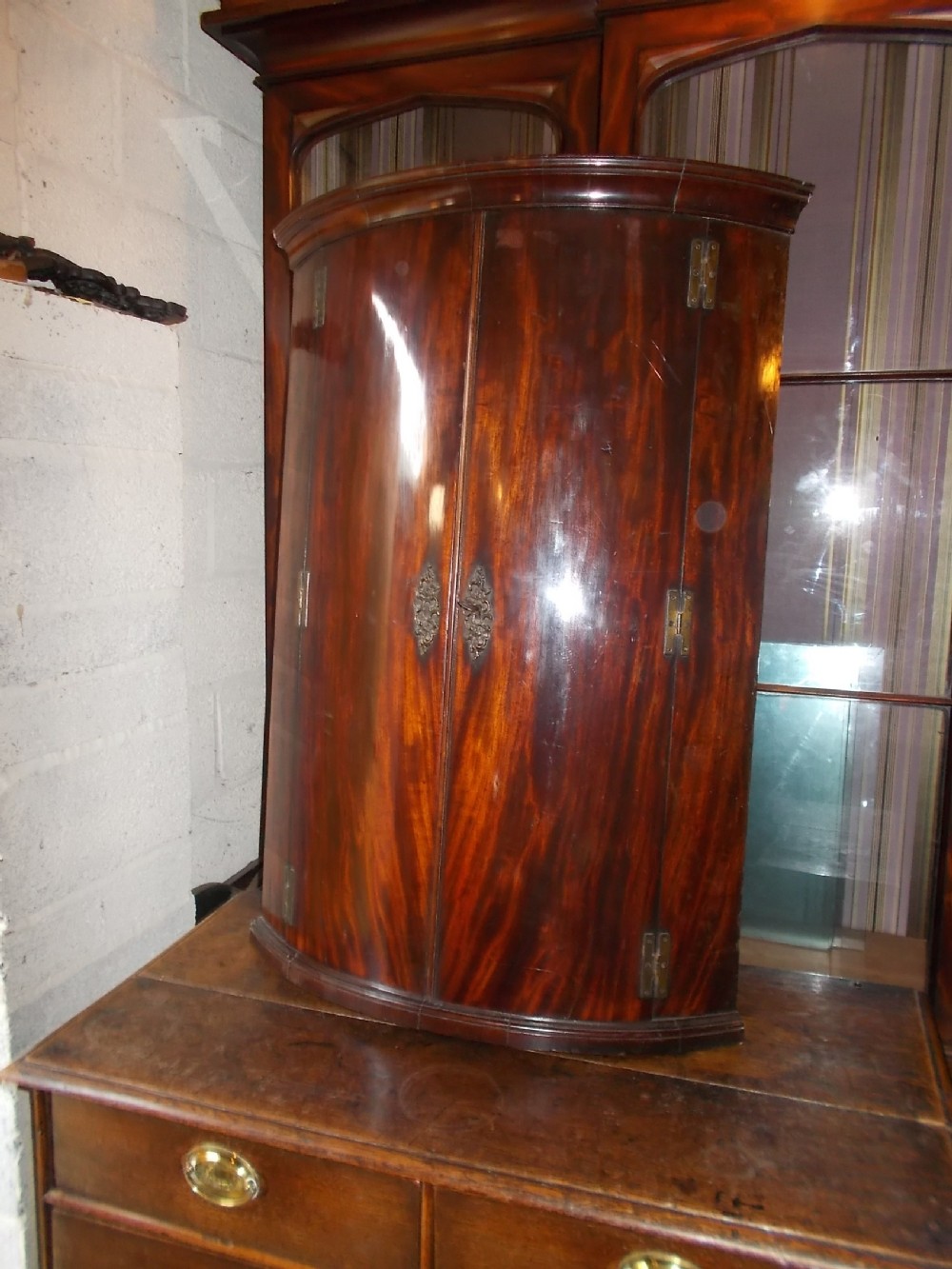 Georgian mahogany 2 door bowfront corner cupboard
