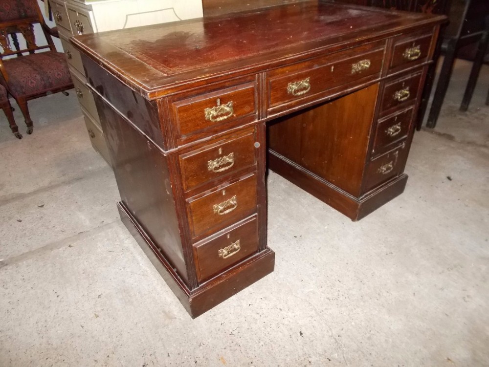 Small Late 19th century kneehole pedestal desk