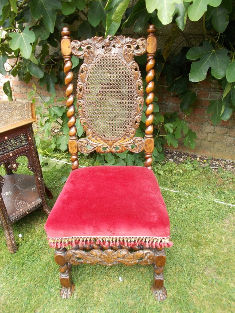 Good quality carved walnut single chair