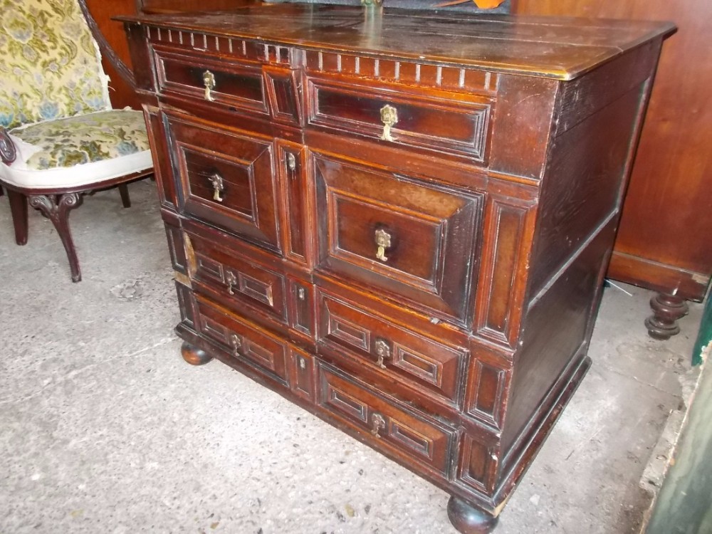 Early 18th century walnut and oak chest of drawers