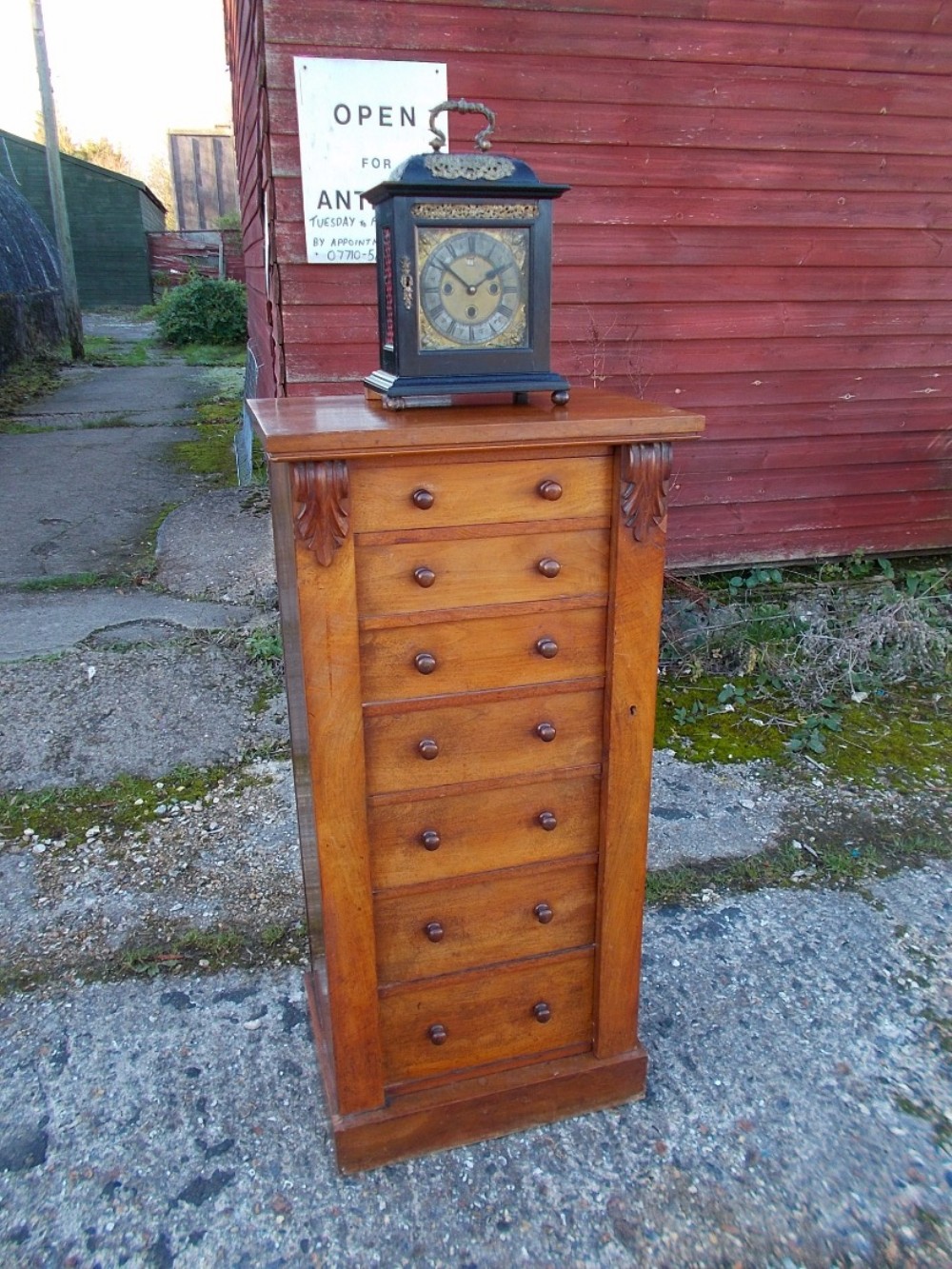 Mid Victorian walnut 7 drawer Wellington chest