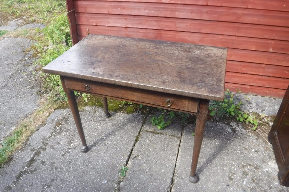 Late Georgian oak single drawer side table