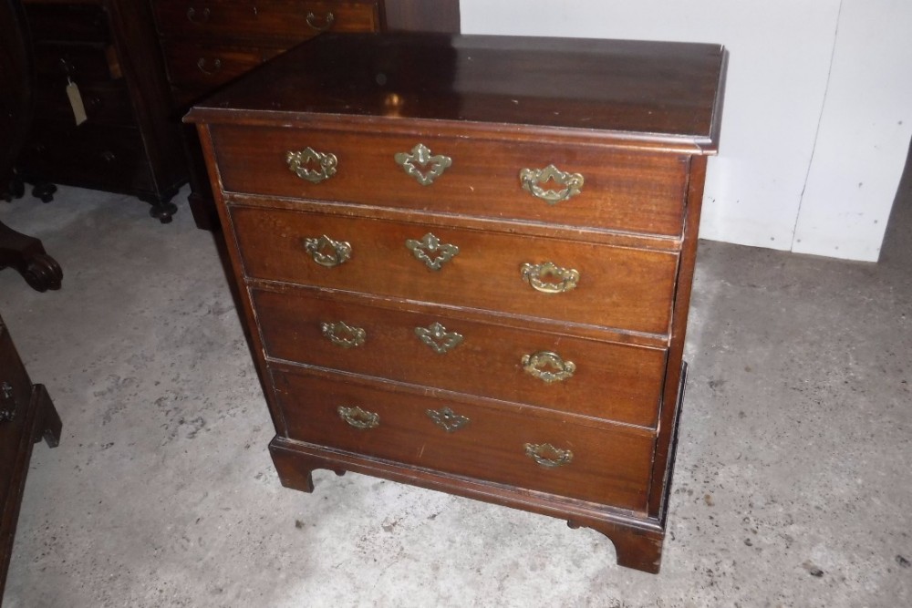 Small 19th century cross banded top mahogany chest of drawers