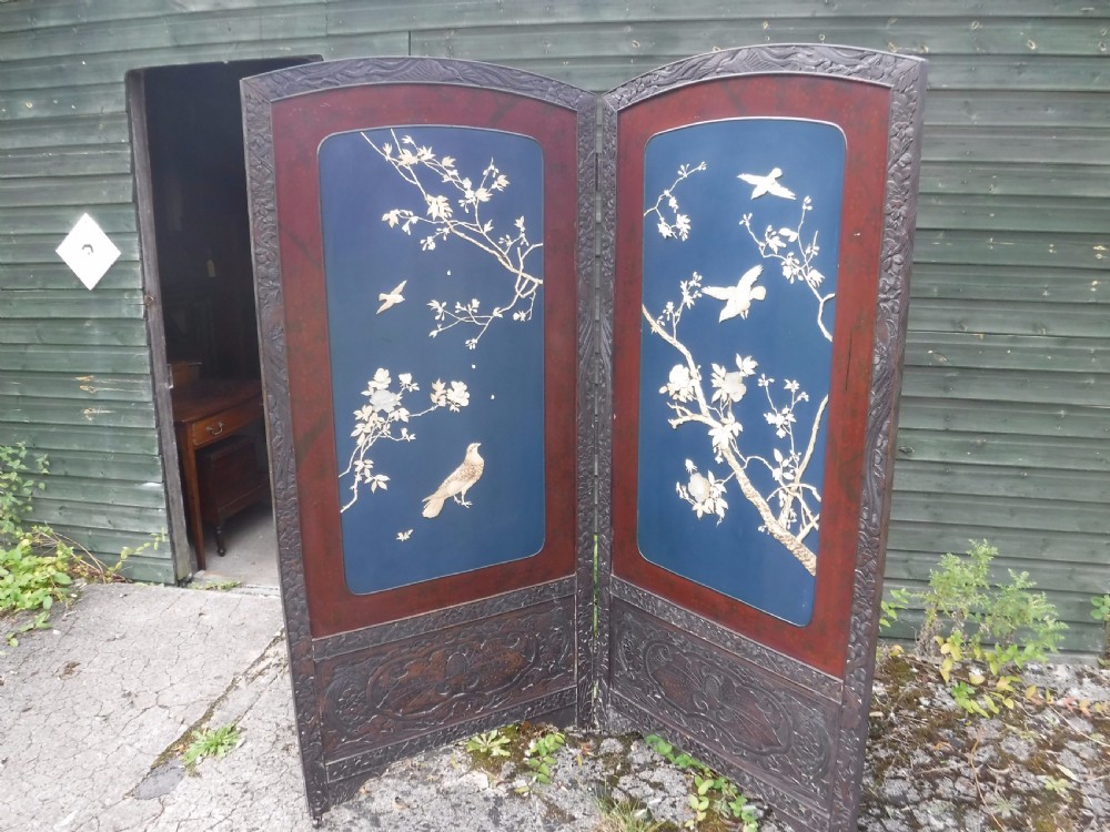 Lacquered and carved 2 fold screen