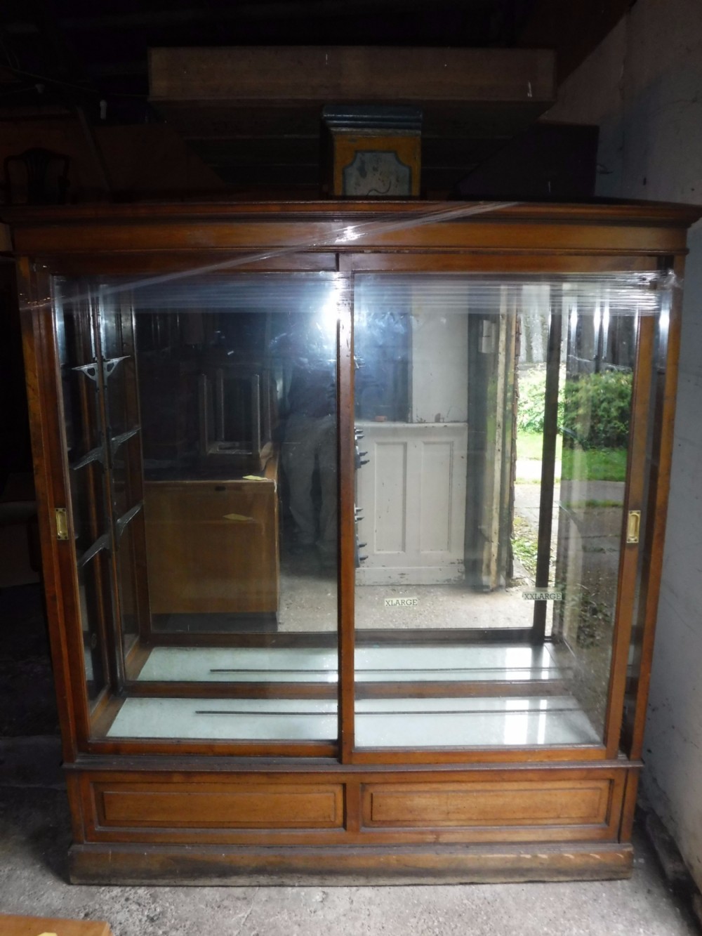 Shop 2 door shop display cabinet View V