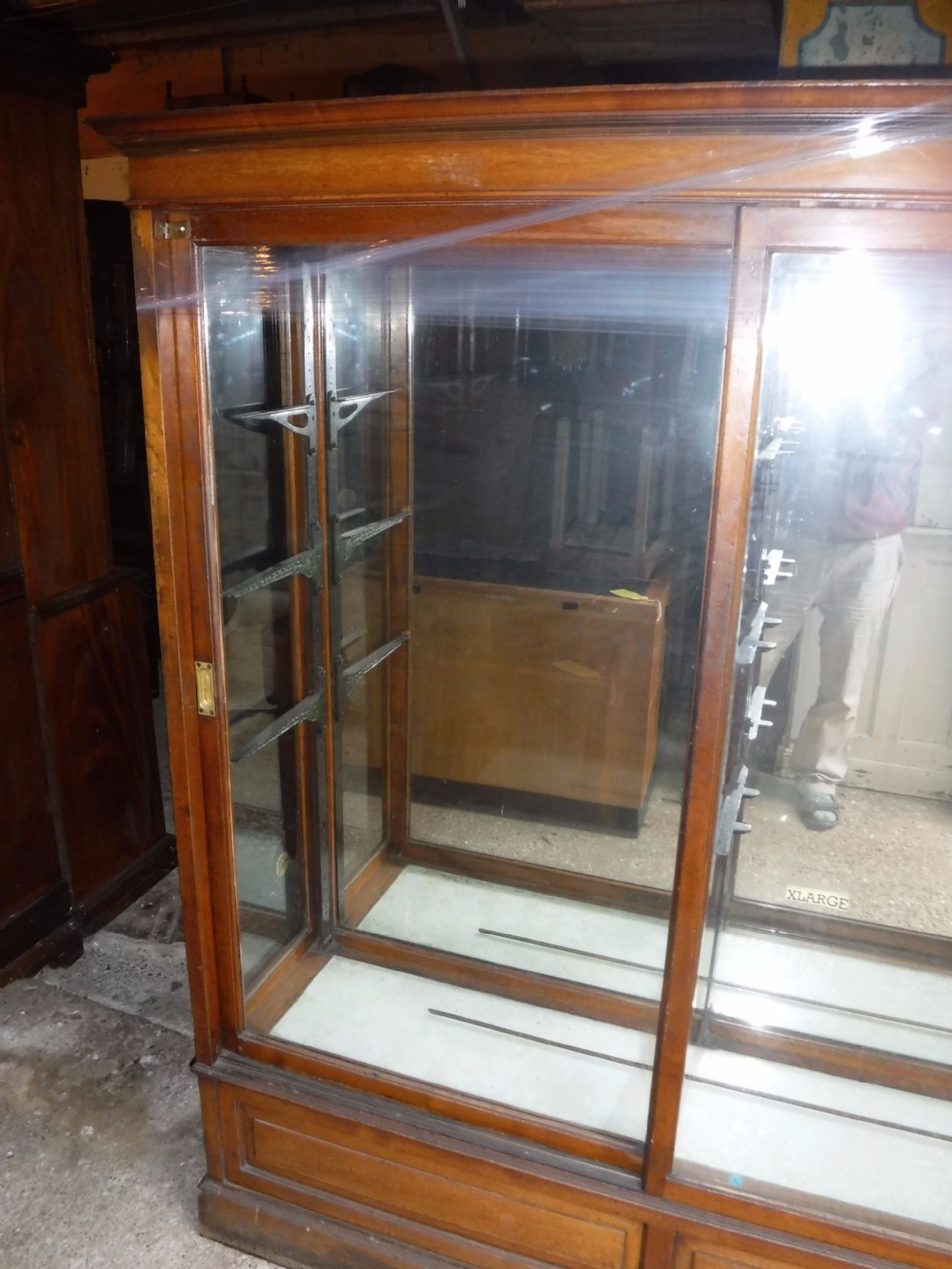 Shop 2 door shop display cabinet View VI