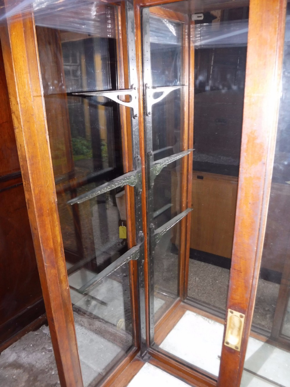 Shop 2 door shop display cabinet View VIII