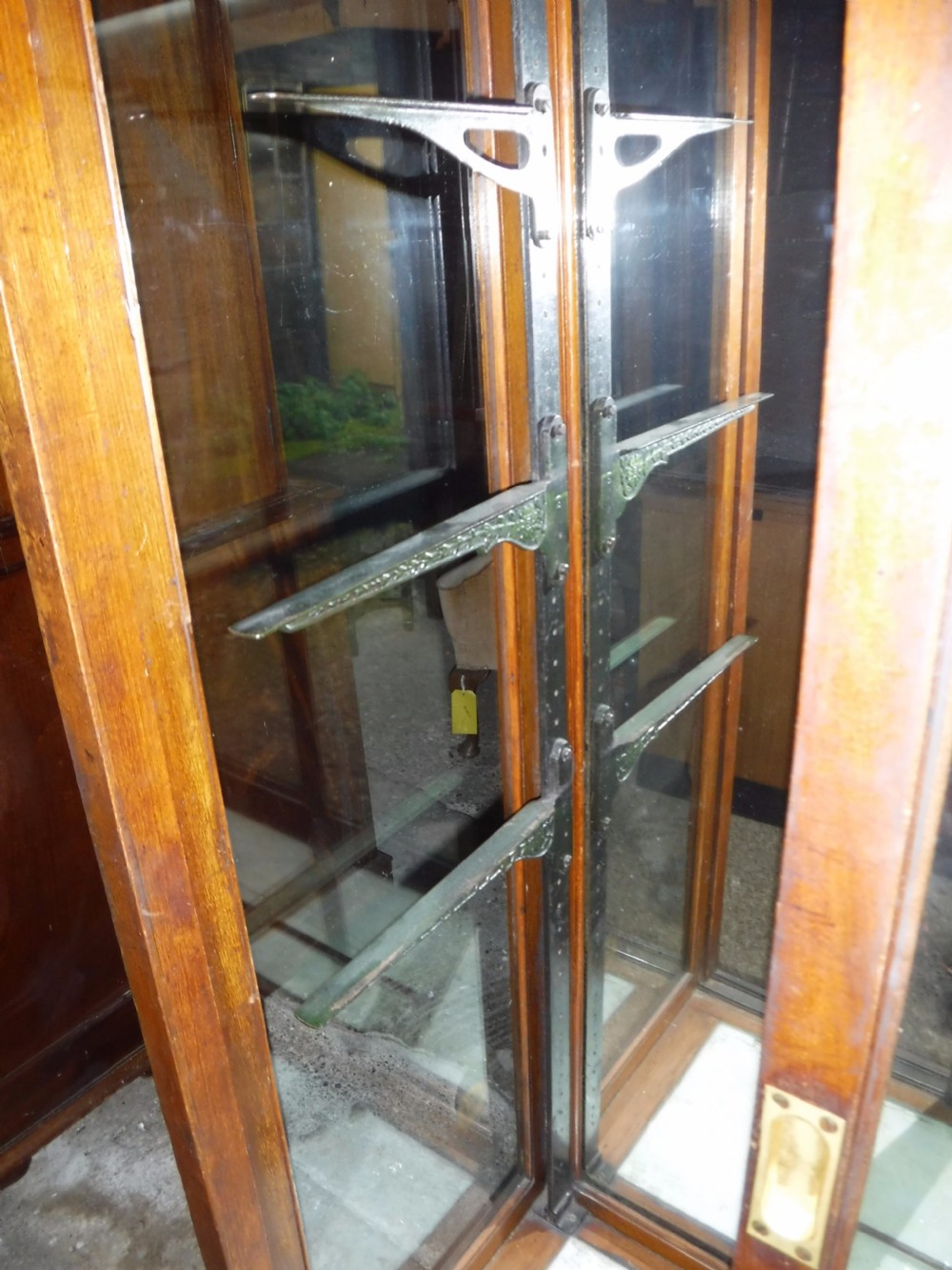 Shop 2 door shop display cabinet View X