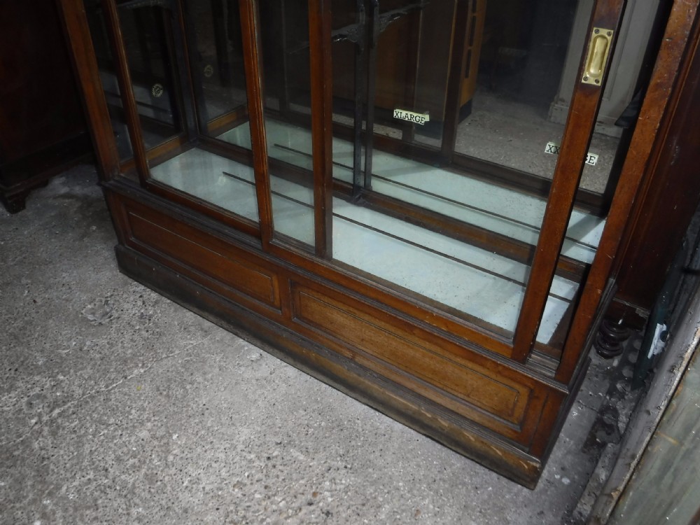 Shop 2 door shop display cabinet View XI