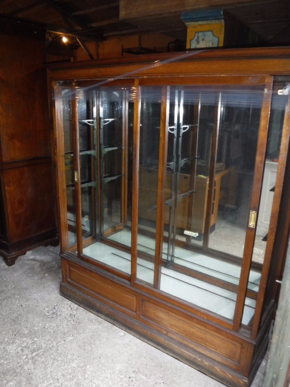 Shop 2 door shop display cabinet View XII