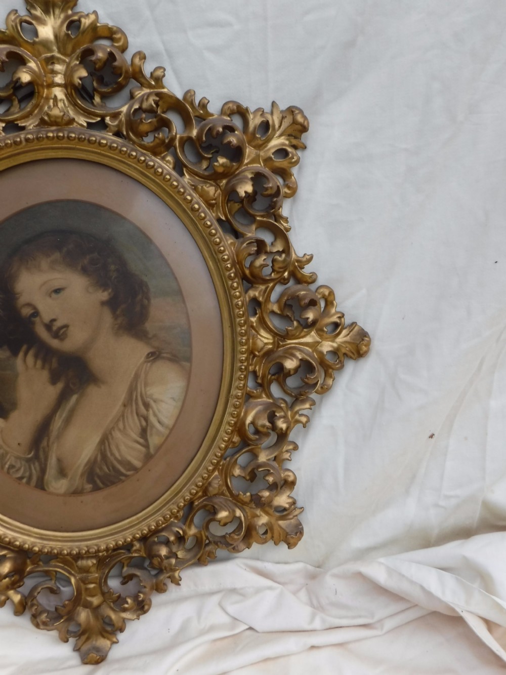 Good carved giltwood frame View IV