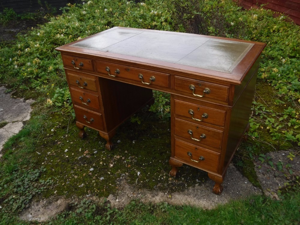 Early 20th century mahogany kneehole pedestal desk