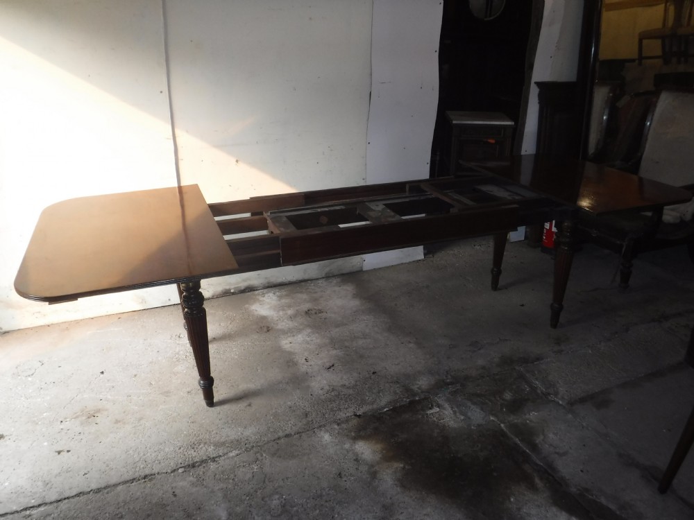 Early 19th century  extending campaign dining table