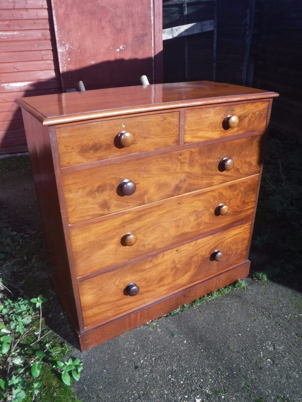 Good and useful Victorian mahogany chest of drawers View II