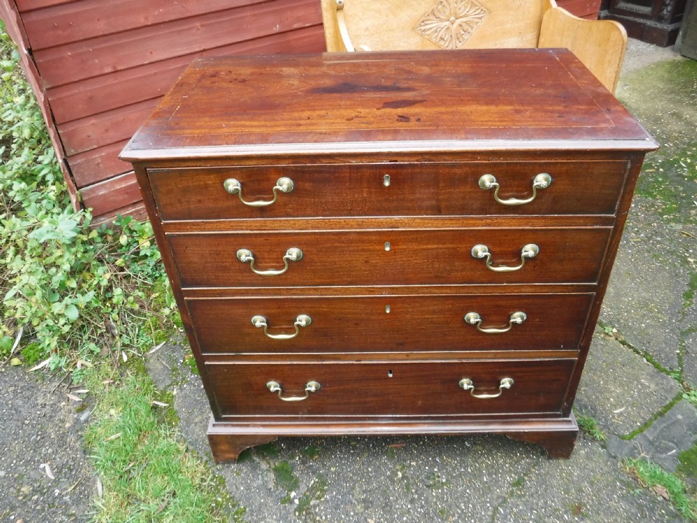 Small Late Georgian mahogany chest of 4 l drawers