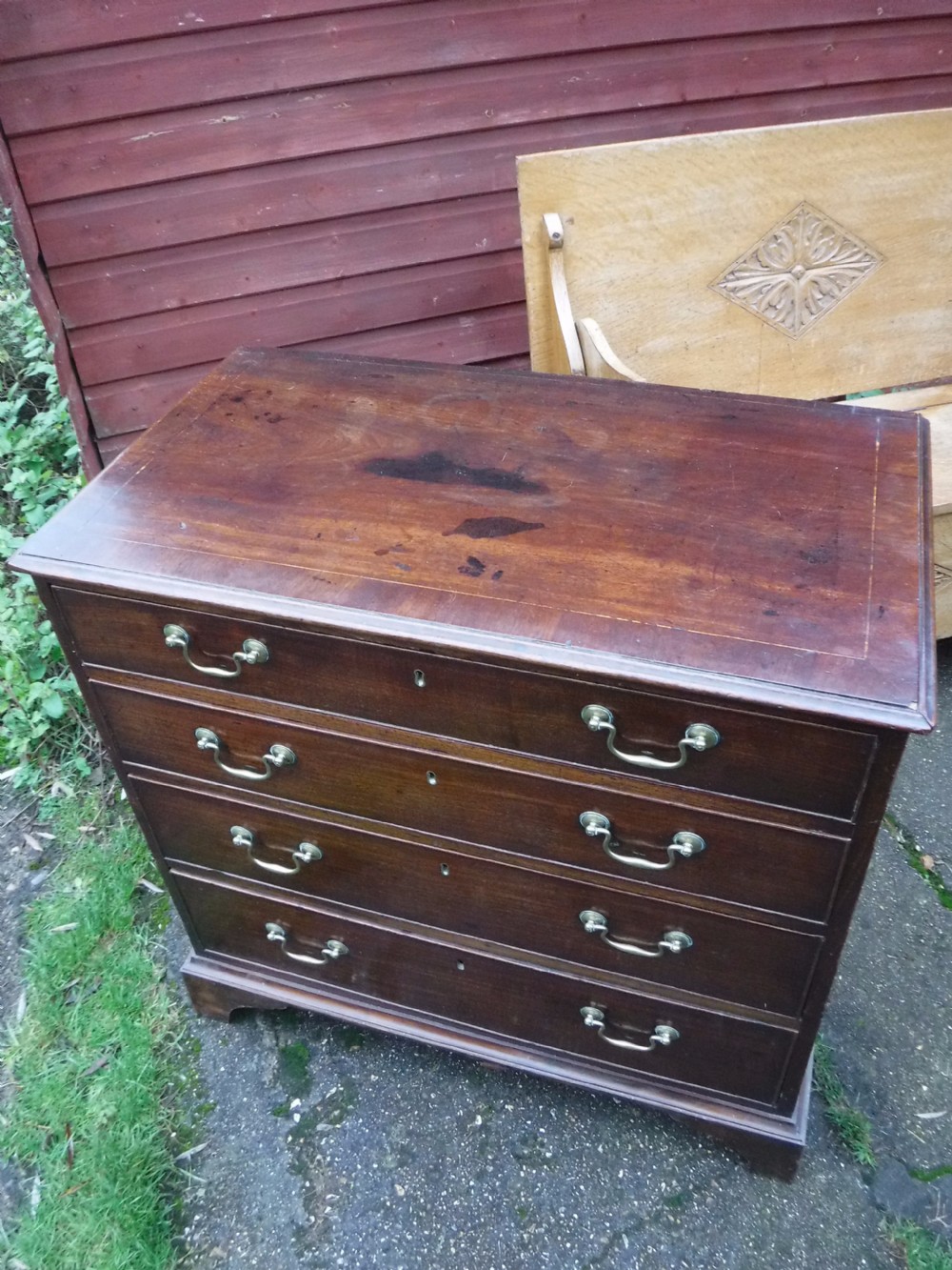 Small Late Georgian mahogany chest of 4 l drawers View VI
