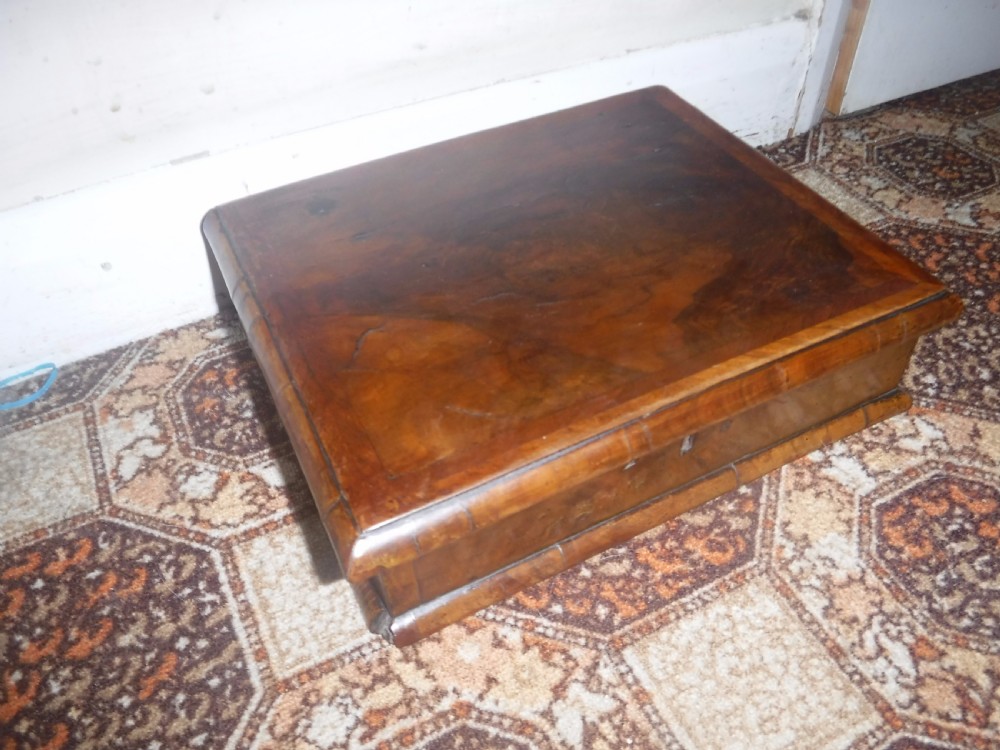 Small 18th century walnut lace box