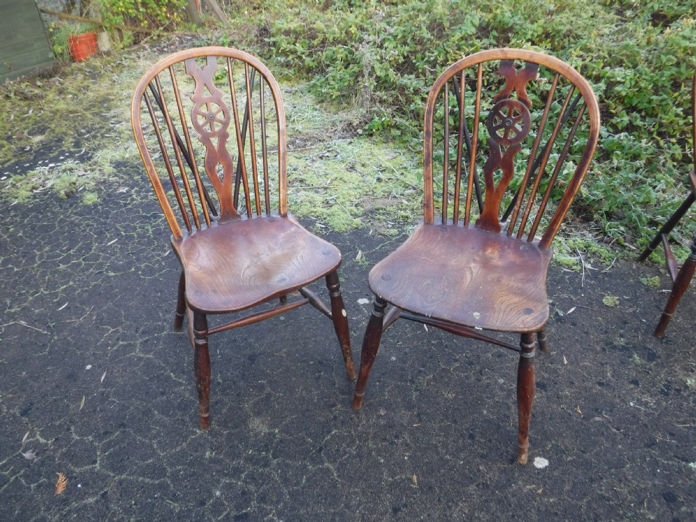 Pair of Early Victorian Windsor wheel back chairs
