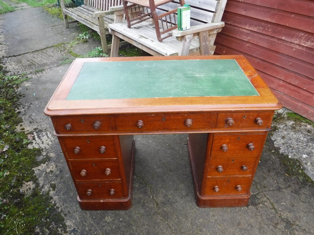 Neat Late Victorian oak kneehole desk View III