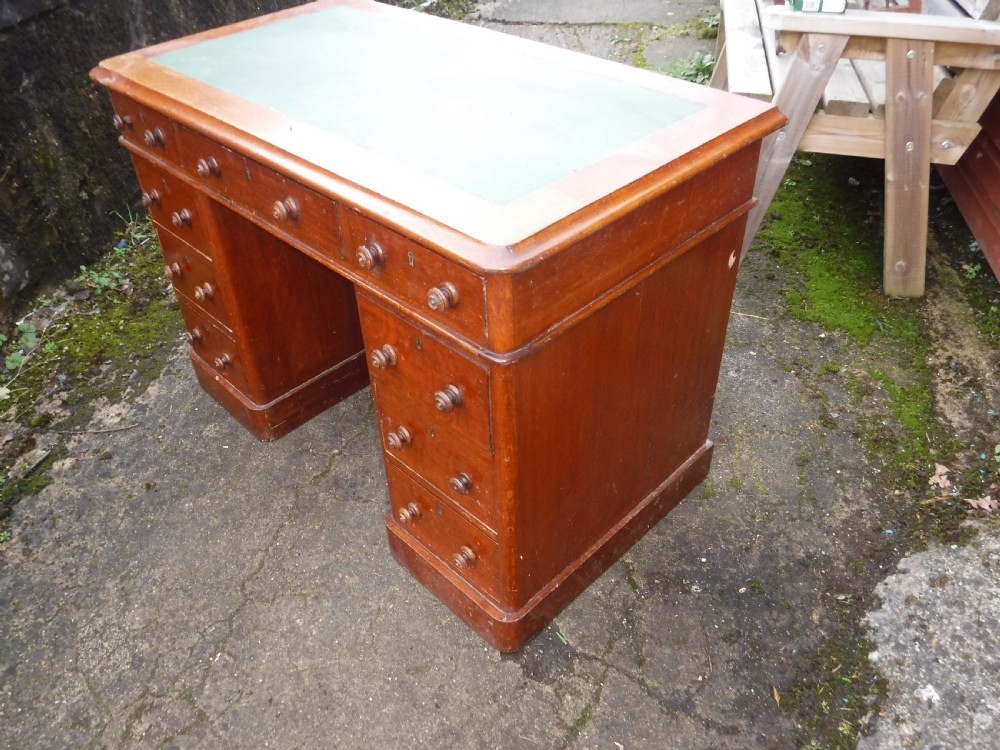 Neat Late Victorian oak kneehole desk View IV