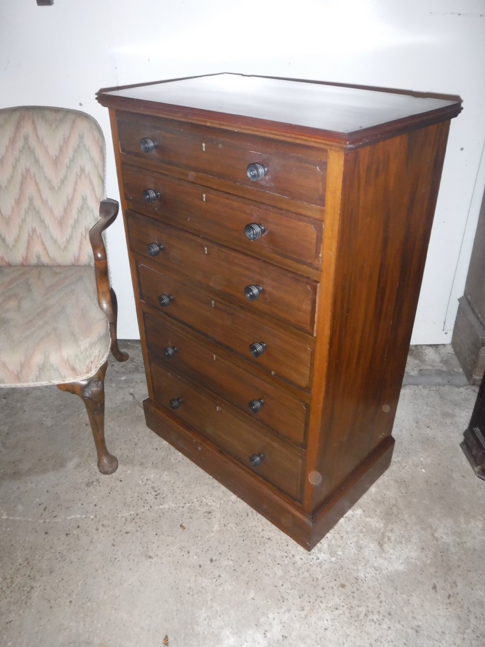 Edwardian mahogany 6 drawer wellington chest View II