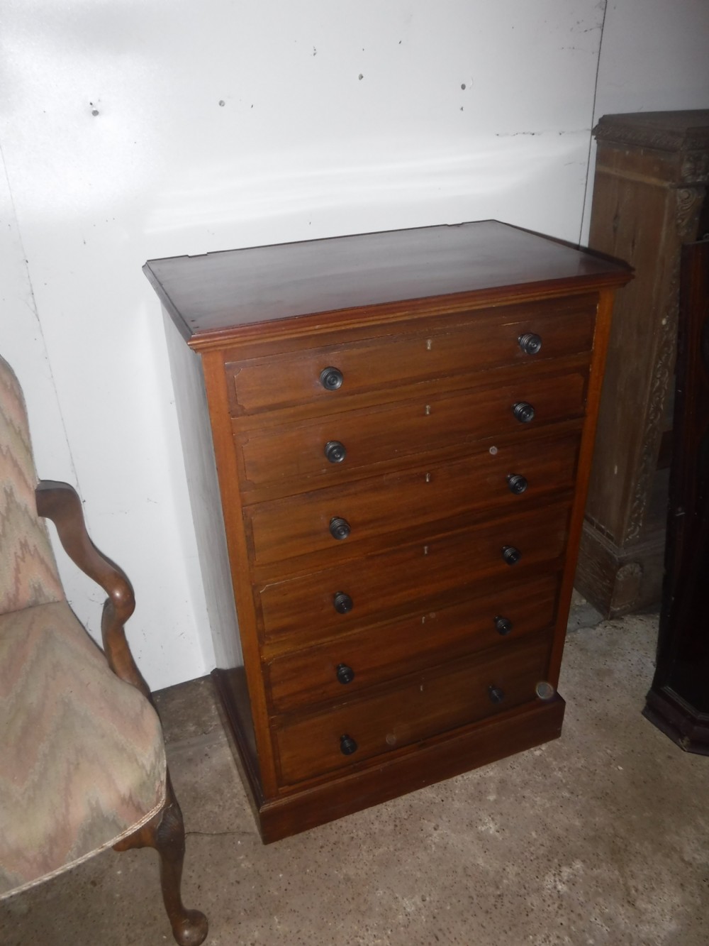 Edwardian mahogany 6 drawer wellington chest View III