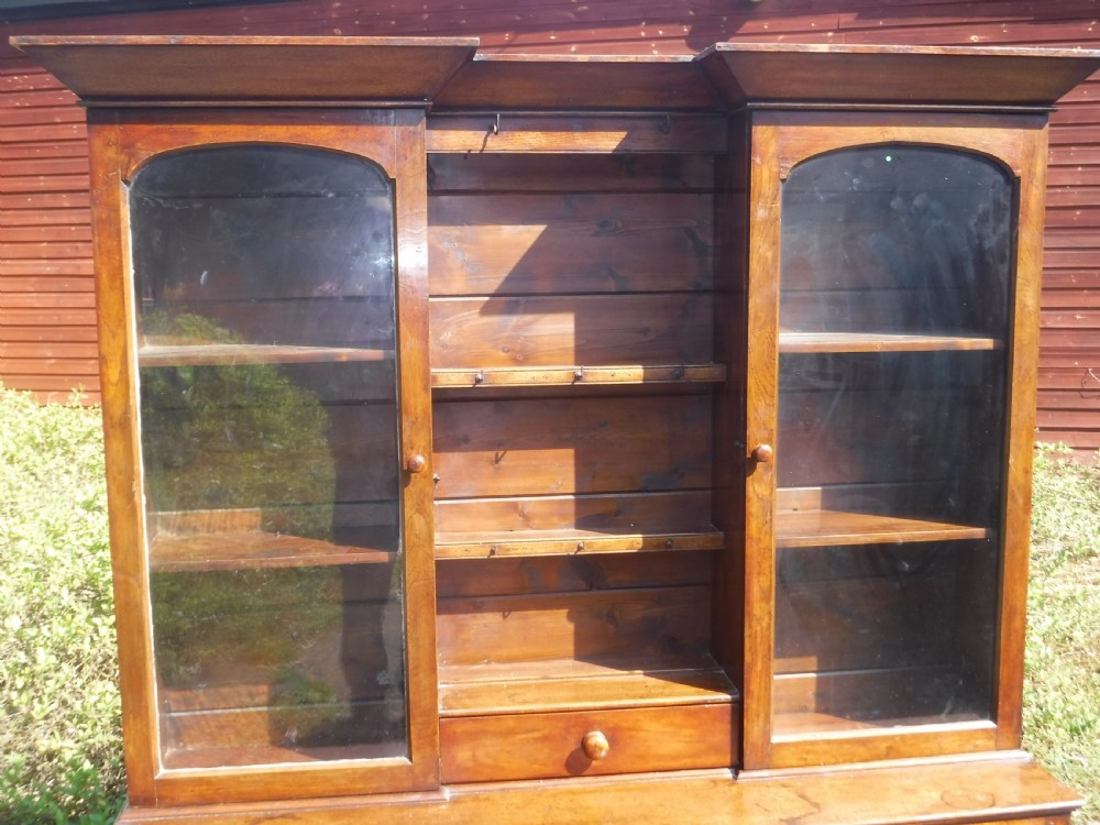 Early Victorian oak Welsh 2 part dresser of small size. View VIII
