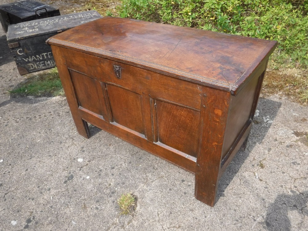 Late 17th century panelled oak coffer