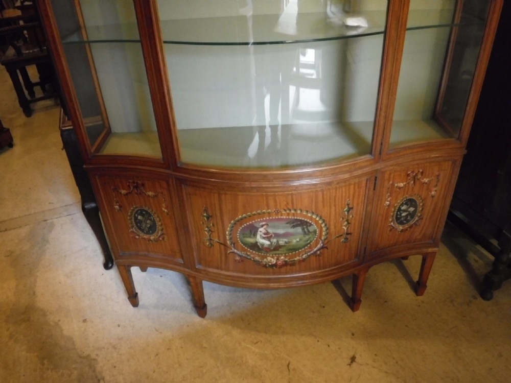 Good quality Edwardian painted satinwood display cabinet View IV