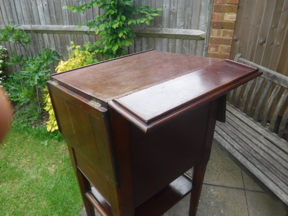Unusual mahogany restaurant 