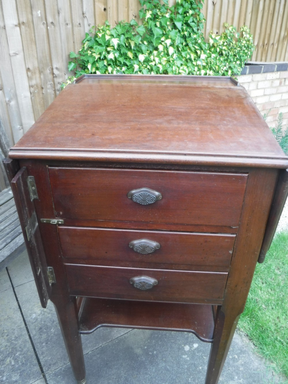 Unusual mahogany restaurant 
