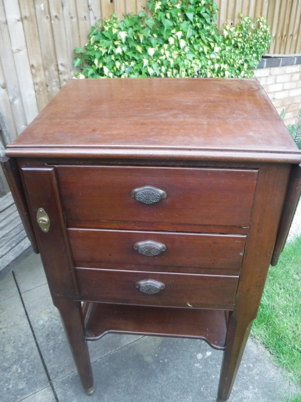 Unusual mahogany restaurant 
