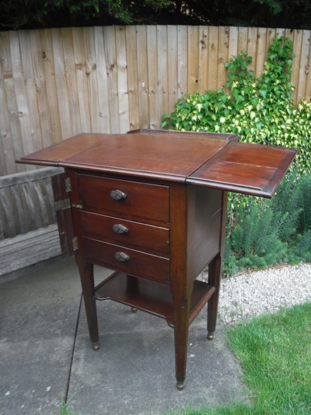 Unusual mahogany restaurant 