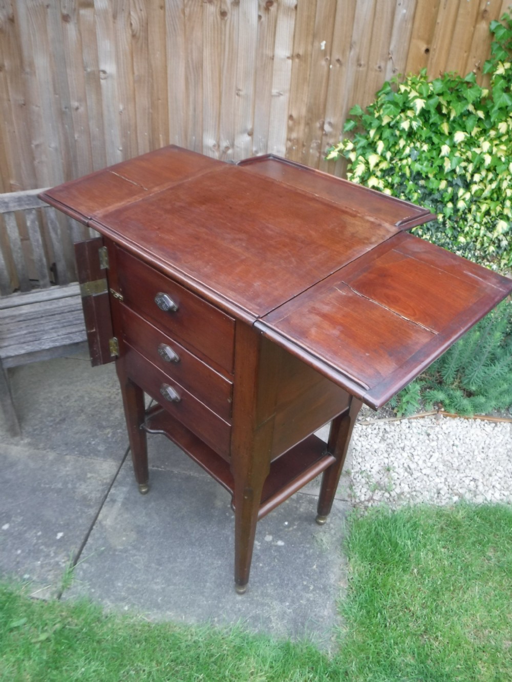 Unusual mahogany restaurant 