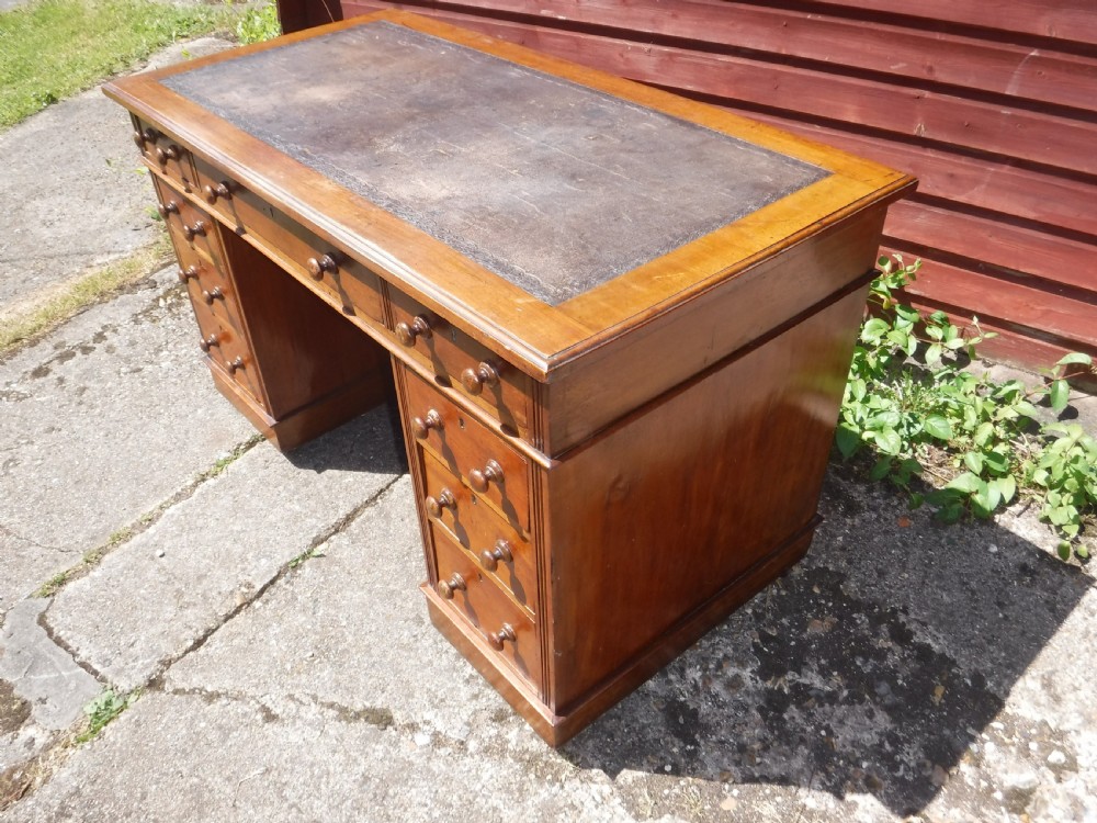 Neat late Victorian kneehole pedestal desk View III