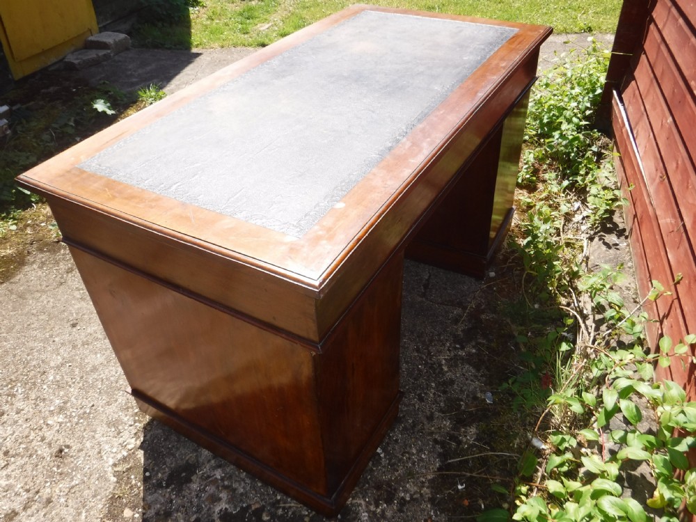Neat late Victorian kneehole pedestal desk View IV