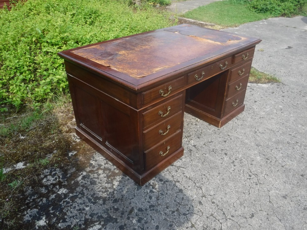 Large and just a good practical mahogany kneehole pedestal desk View III