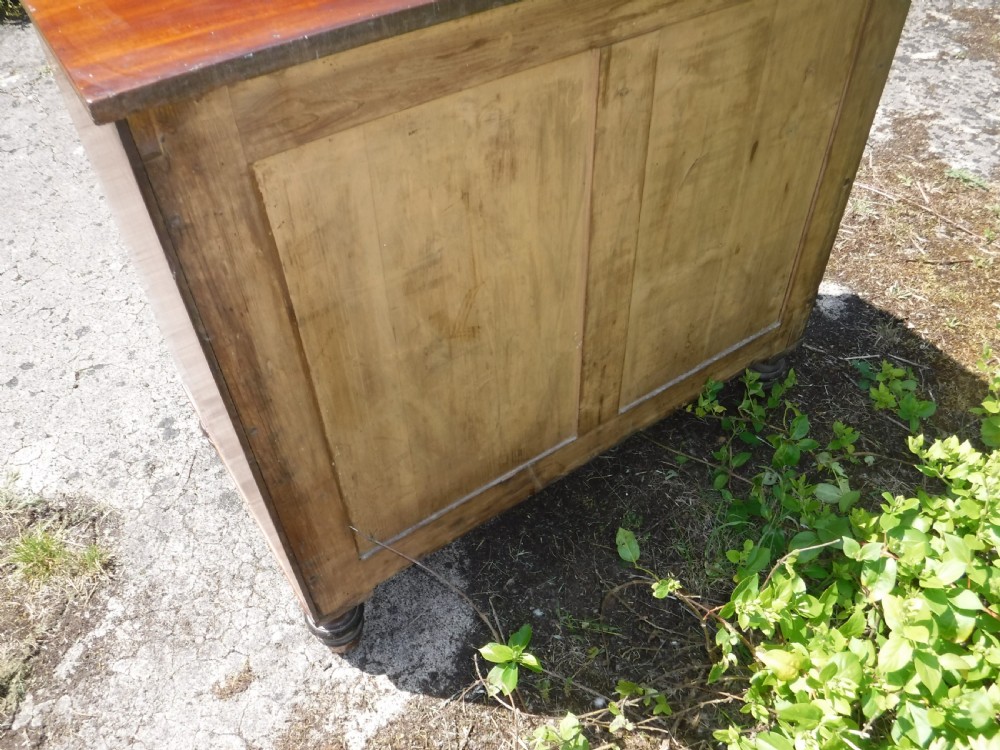 Neat and useful early 19th century mahogany chest of drawers View III