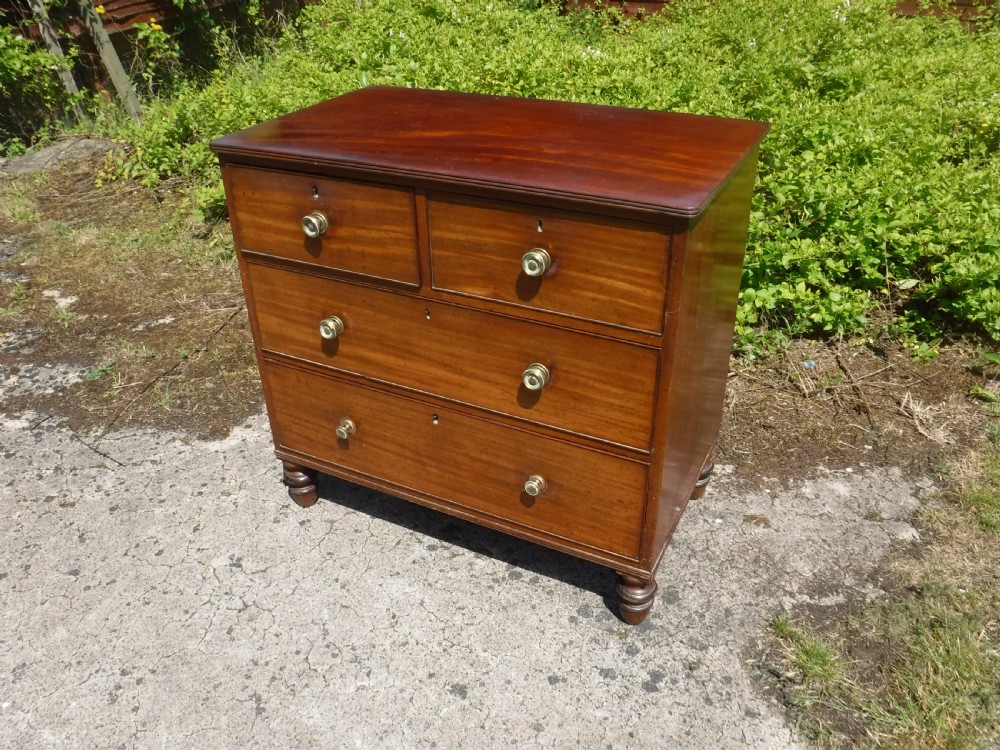 Neat and useful early 19th century mahogany chest of drawers View V