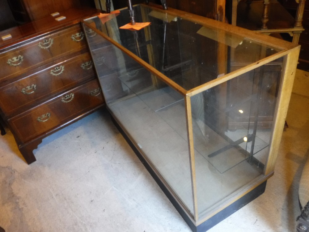 Early 20th century oak shop display cabinet View II