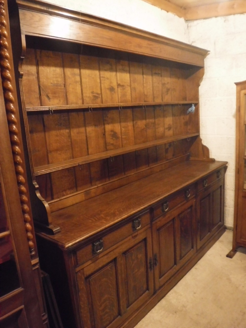 Good early 20th century solid oak dresser