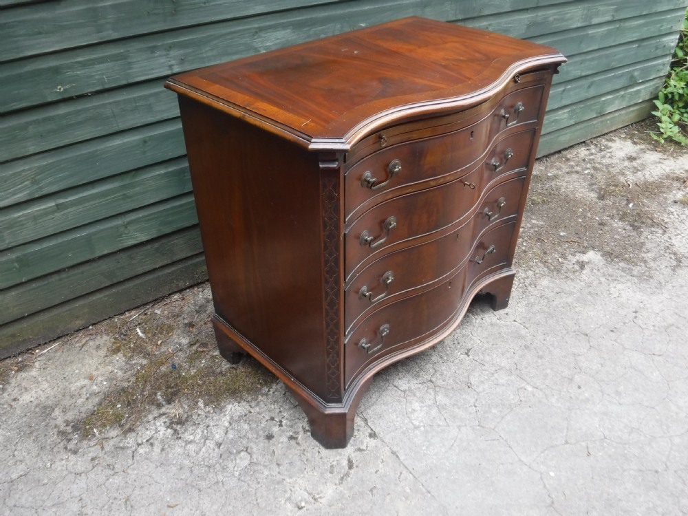 Small early 20th century serpentine front mahogany chest