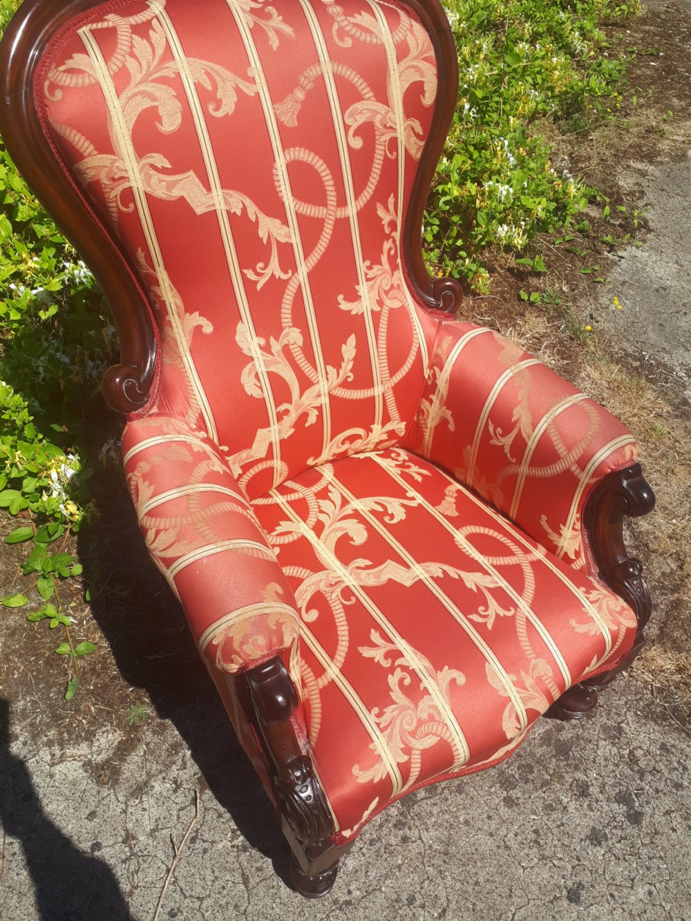 Early Victorian mahogany spoon back armchair View II