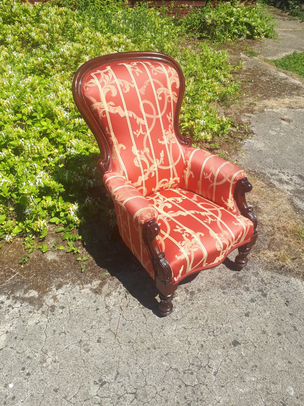 Early Victorian mahogany spoon back armchair View III