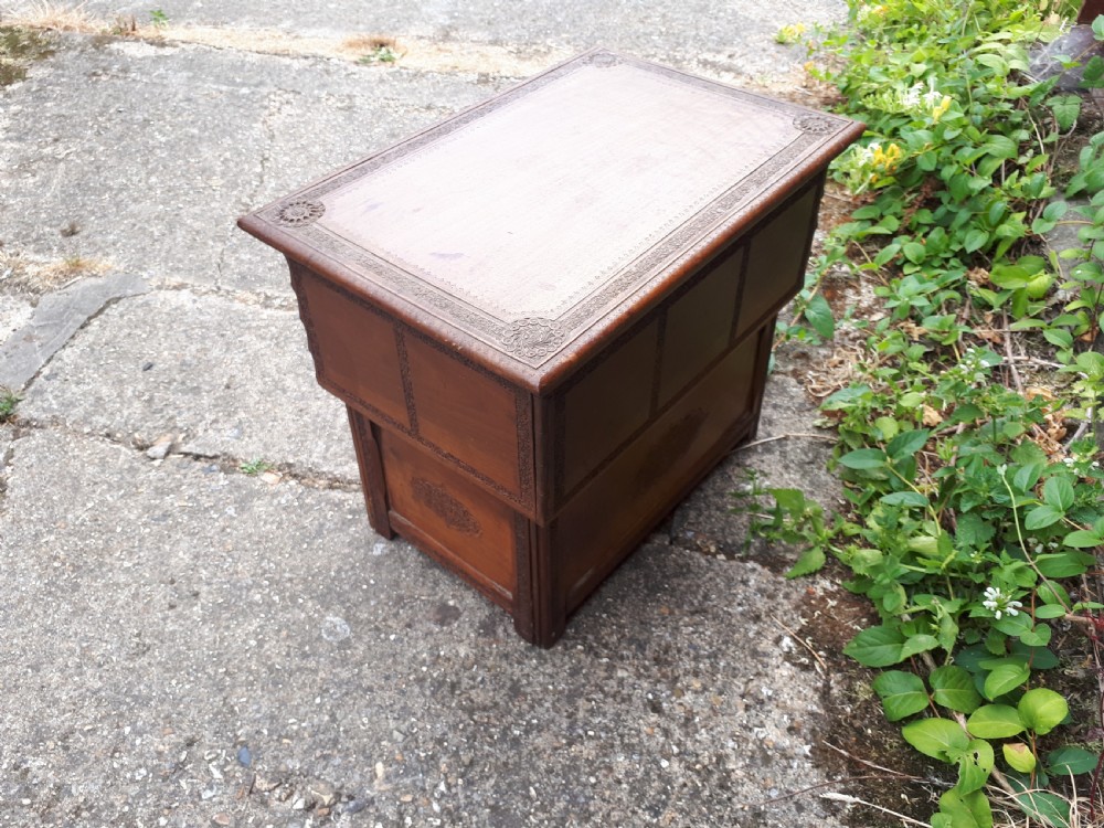Eastern scribes writing box View V